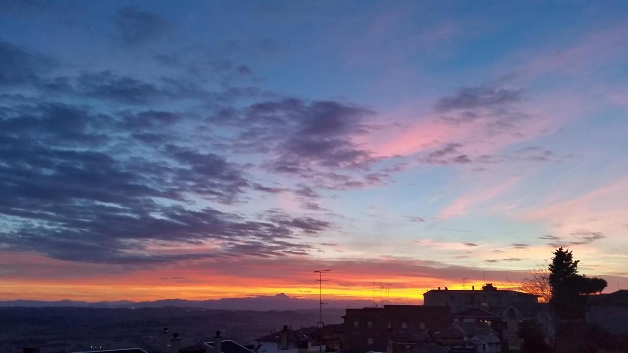 Rosso Di Sera Castelfidardo Dış mekan fotoğraf